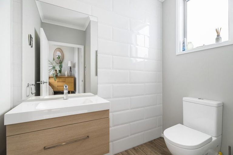 Photo of property in 75 Karepiro Drive, Stanmore Bay, Whangaparaoa, 0932