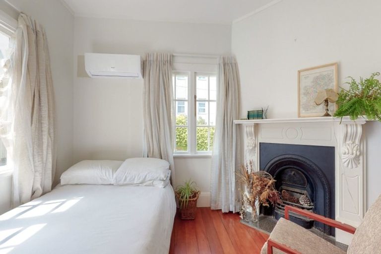 Photo of property in 17 Selwyn Terrace, Thorndon, Wellington, 6011