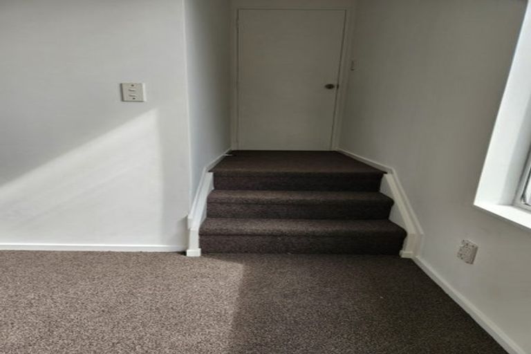 Photo of property in 2/44 Darren Crescent, Half Moon Bay, Auckland, 2012