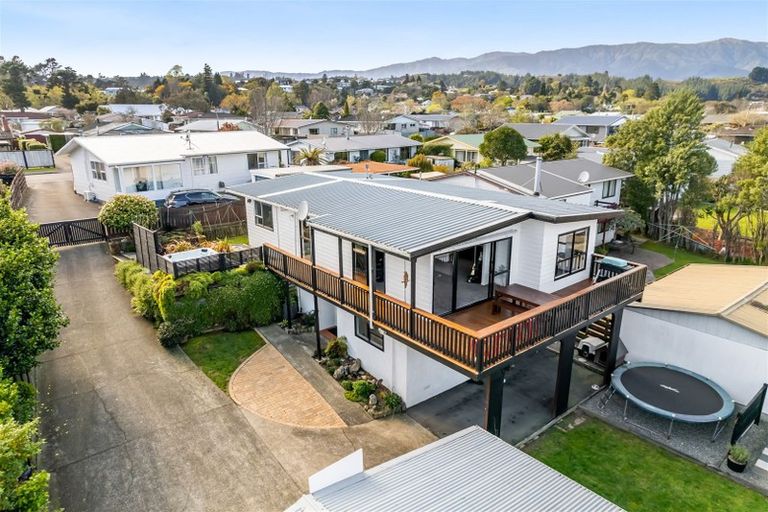 Photo of property in 33b Roband Crescent, Brown Owl, Upper Hutt, 5018