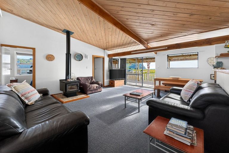 Photo of property in 102 Newcastle Street, Mahia, 4198