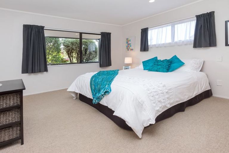 Photo of property in 6 Channing Crescent, Botany Downs, Auckland, 2010