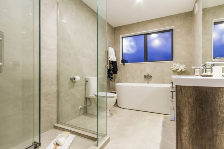 Photo of property in 37 Te Oneroa Way, Long Bay, Auckland, 0630