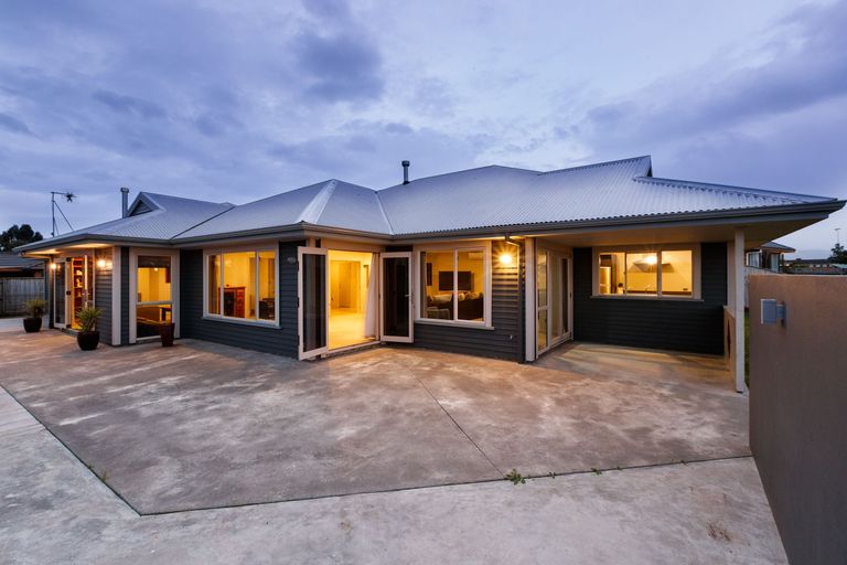 Photo of property in 5 Silkwood Place, Fitzherbert, Palmerston North, 4410