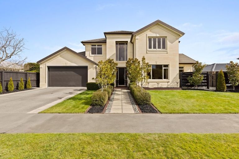 Photo of property in 68 Willowview Drive, Redwood, Christchurch, 8051