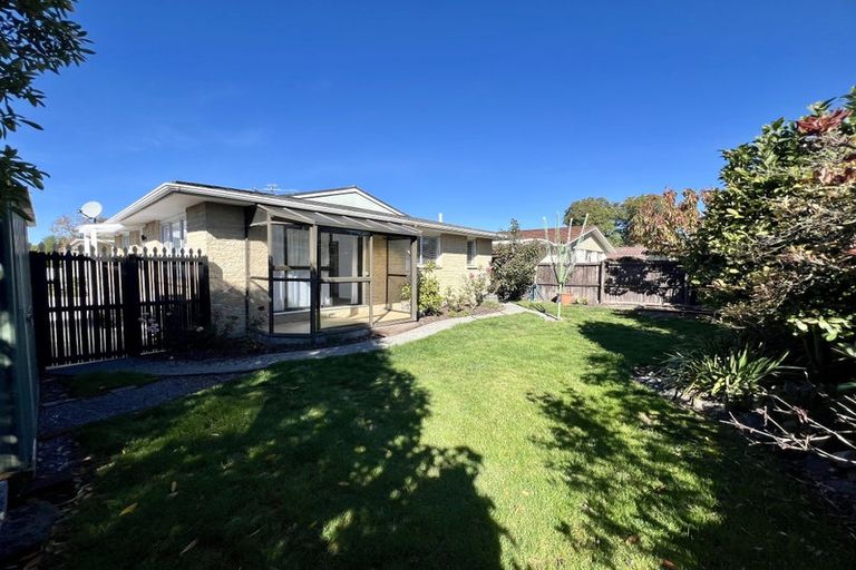 Photo of property in 2/35 Oldwood Street, Bishopdale, Christchurch, 8053