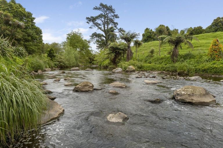 Photo of property in 9b Cross Street, Lepperton, New Plymouth, 4373