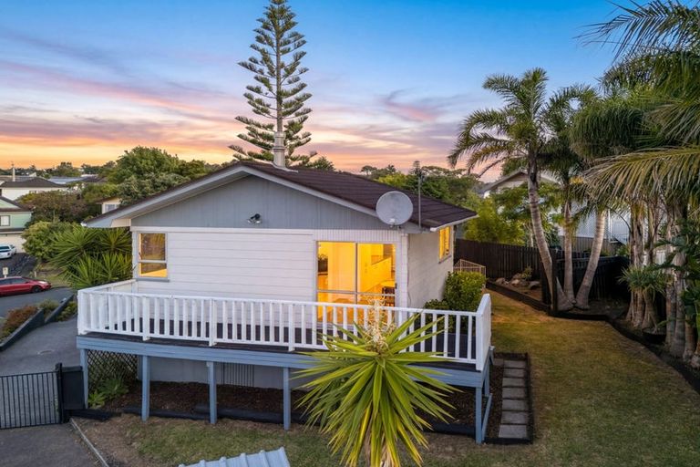 Photo of property in 5 Mckinley Road, Sunnyvale, Auckland, 0612