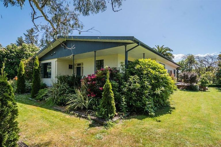 Photo of property in 72 Timaru Road, Waimate, 7924