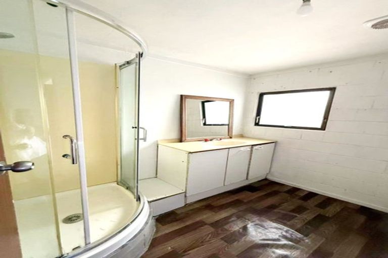 Photo of property in 2/4a Vine Street, Mangere East, Auckland, 2024