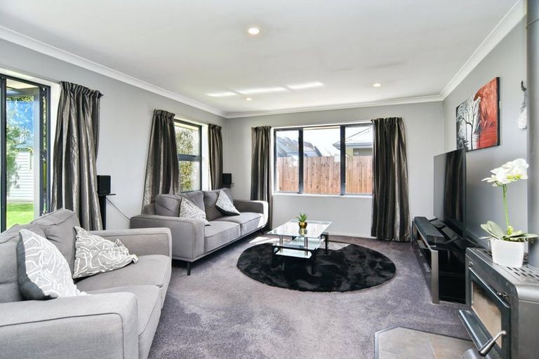 Photo of property in 11 James Drive, Woodend, 7610