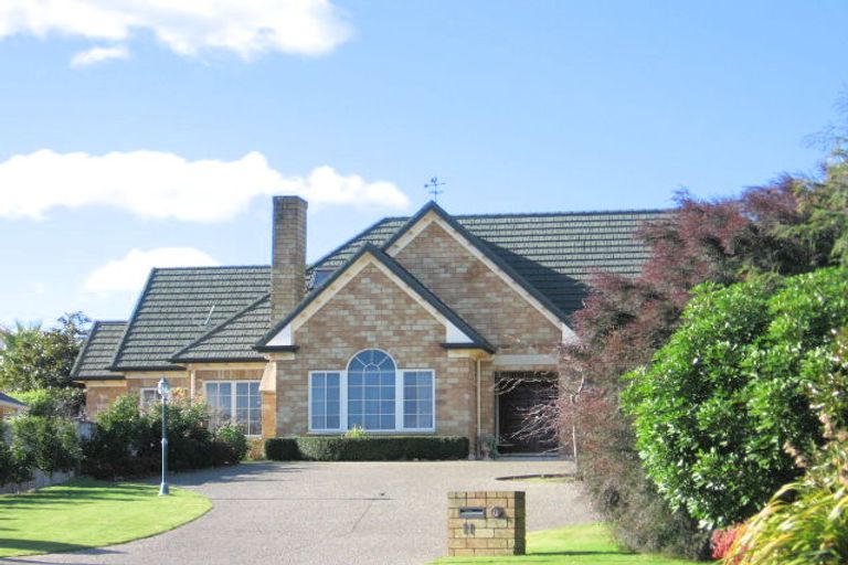 Photo of property in 11 San Jose Rise, Shamrock Park, Auckland, 2016