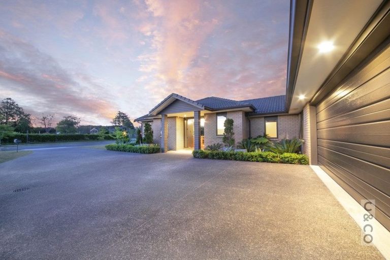 Photo of property in 9 Jelas Drive, Riverhead, 0820