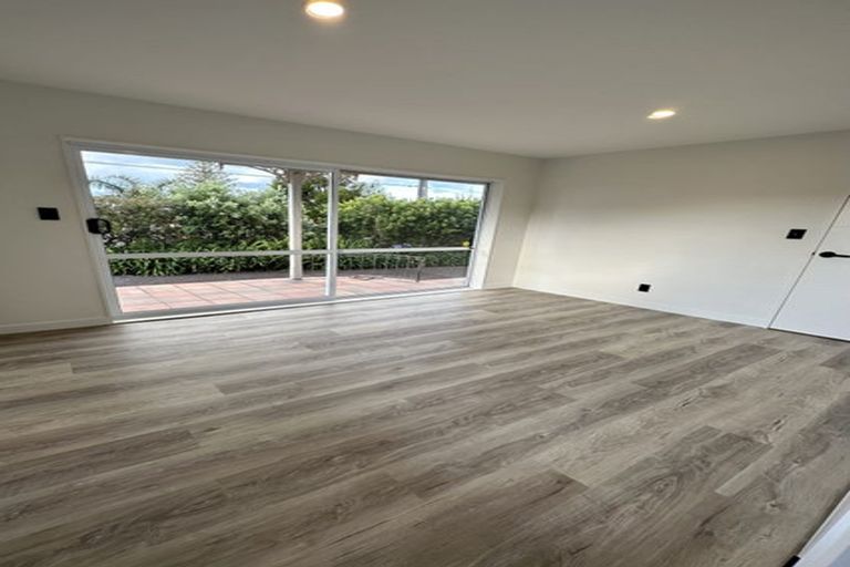 Photo of property in 1/45 Rothesay Bay Road, Rothesay Bay, Auckland, 0630