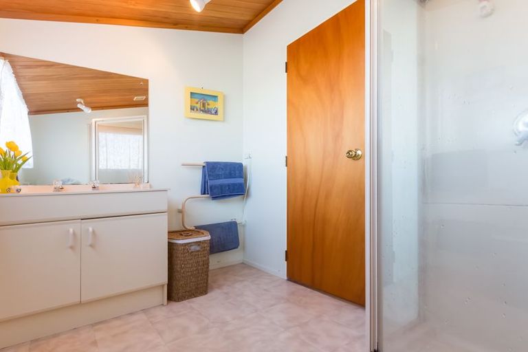 Photo of property in 6 Channing Crescent, Botany Downs, Auckland, 2010