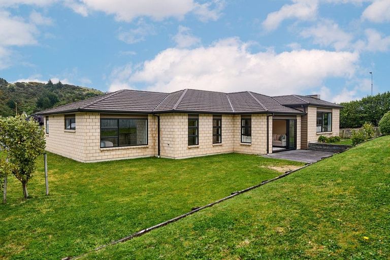 Photo of property in 96 Endeavour Drive, Whitby, Porirua, 5024