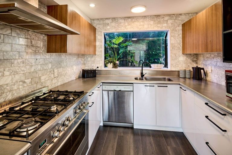 Photo of property in 20 Bay Lair Grove, Island Bay, Wellington, 6023