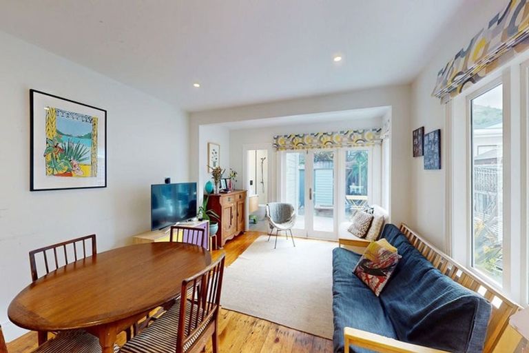 Photo of property in 188 The Parade, Island Bay, Wellington, 6023