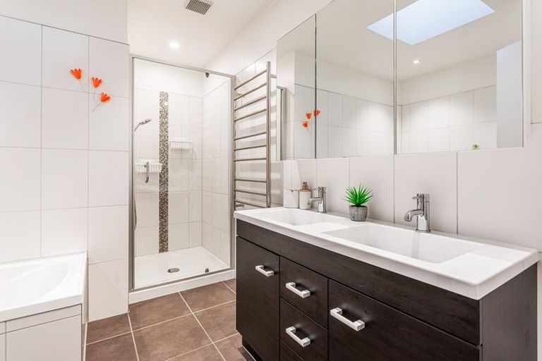 Photo of property in 6 Sunnyview Road, Greenhithe, Auckland, 0632