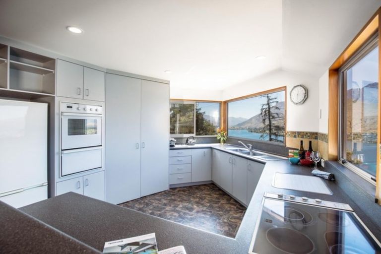 Photo of property in 10 Peregrine Place, Queenstown, 9300
