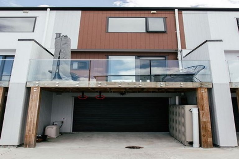 Photo of property in 11/3 Abbotleigh Avenue, Te Atatu Peninsula, Auckland, 0610