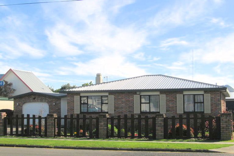 Photo of property in 69 Ngatai Road, Otumoetai, Tauranga, 3110