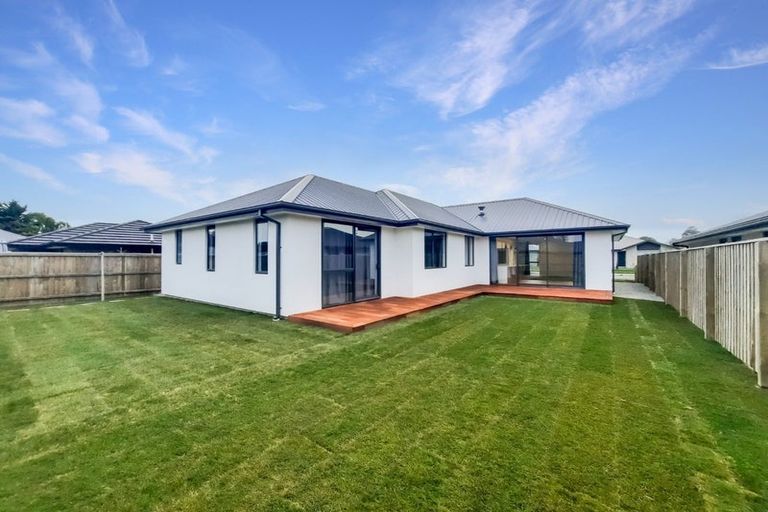 Photo of property in 16 Tara Crescent, Woodend, 7610