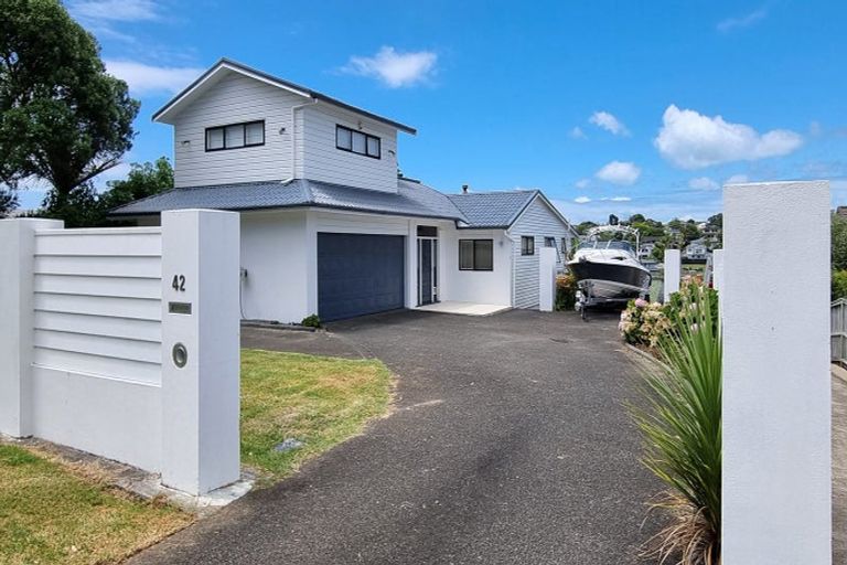 Photo of property in 42 Nigel Road, Browns Bay, Auckland, 0630