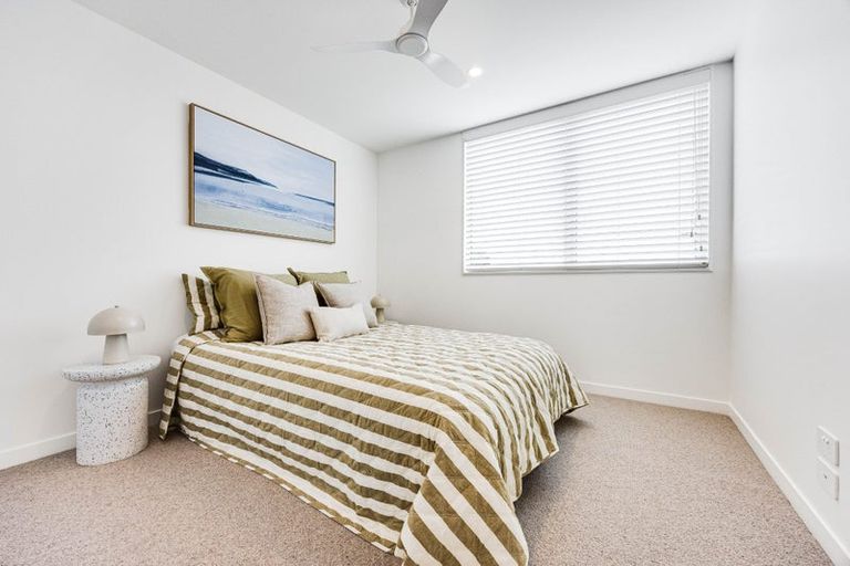 Photo of property in 41 Red Beach Road, Red Beach, 0932