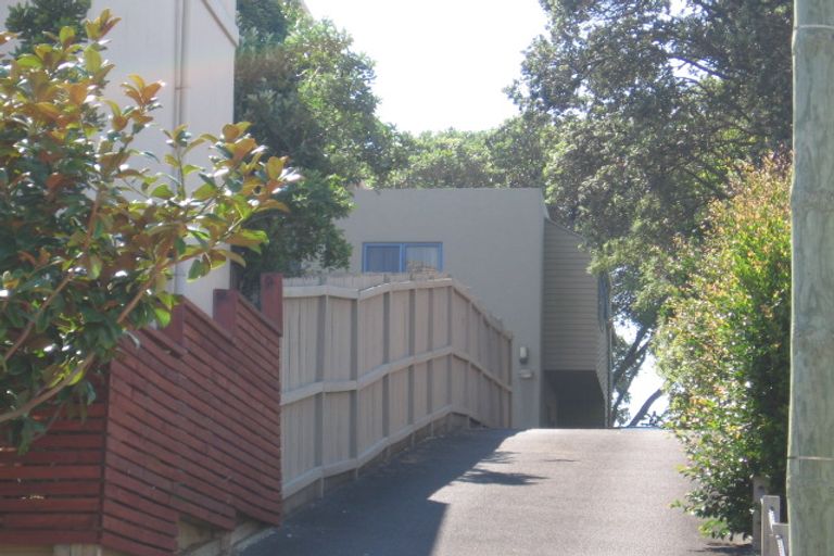 Photo of property in 2/3 Scarboro Terrace, Murrays Bay, Auckland, 0630