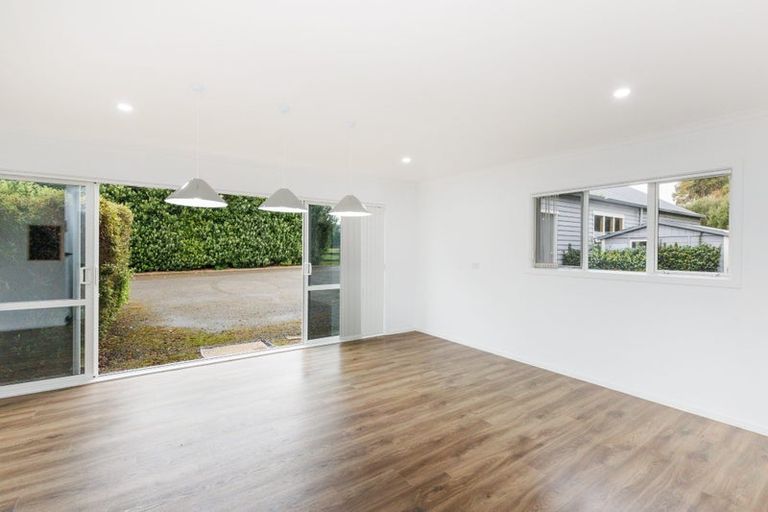 Photo of property in 35 Oram Drive, Turitea, Palmerston North, 4472