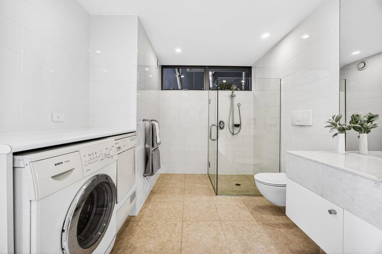 Photo of property in 19 Bournemouth Terrace, Murrays Bay, Auckland, 0630