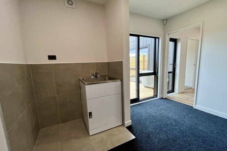 Photo of property in 98b Royal Road, Massey, Auckland, 0614
