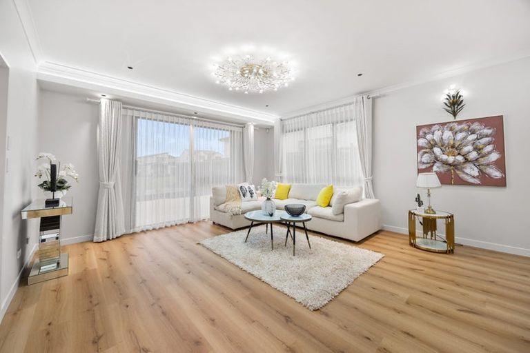 Photo of property in 35 Park Green Avenue, Rosehill, Papakura, 2113