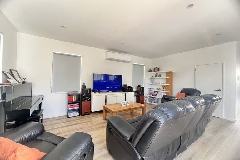 Photo of property in 5b Notre Dame Way, Albany, Auckland, 0632