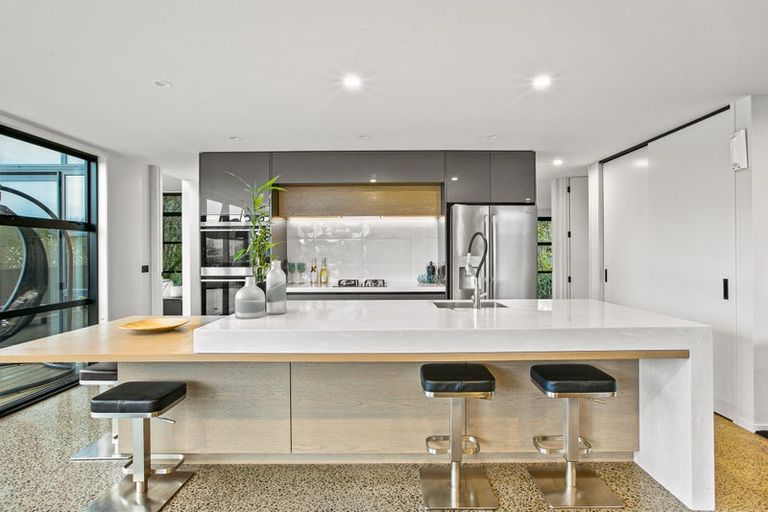 Photo of property in 298 Courtenay Street, Strandon, New Plymouth, 4312