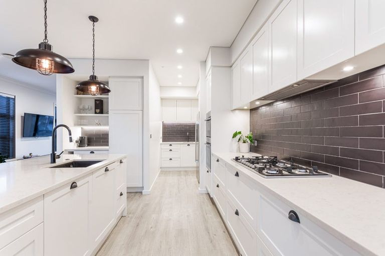 Photo of property in 8 Korako Drive, Kumeu, 0810