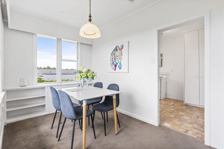 Photo of property in 1/236 Rangatira Road, Beach Haven, Auckland, 0626