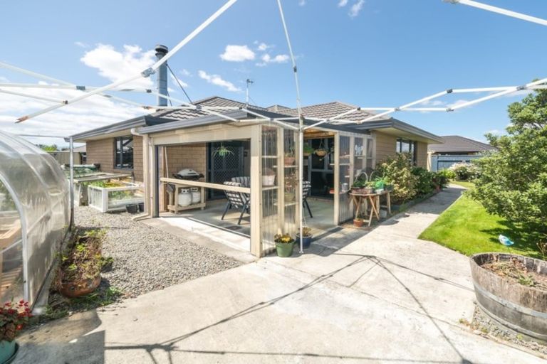 Photo of property in 53 Geneva Terrace, Kelvin Grove, Palmerston North, 4414
