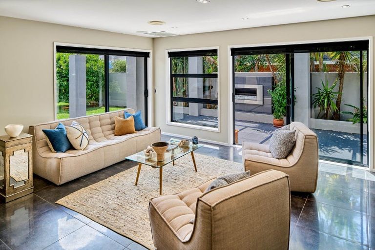 Photo of property in 29d Wai-iti Crescent, Woburn, Lower Hutt, 5010