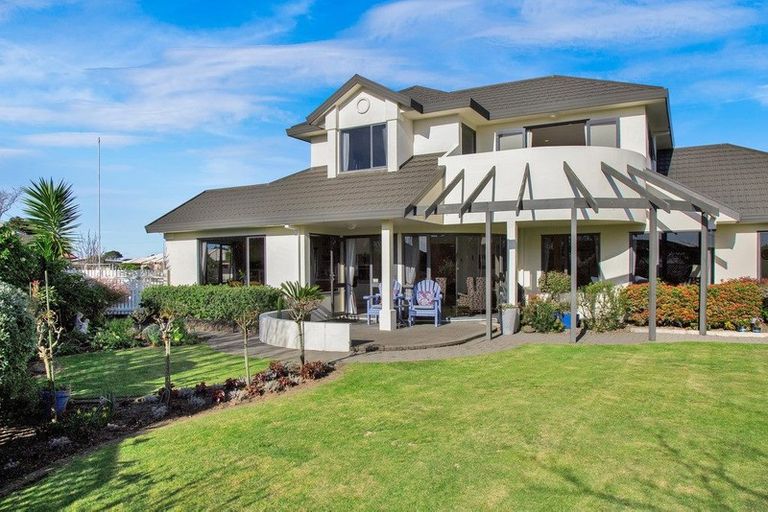 Photo of property in 12 Taylor Place, Merrilands, New Plymouth, 4312