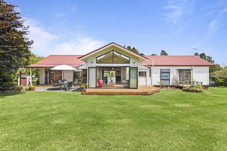 Photo of property in 132 Motu Road, Kumeu, 0891