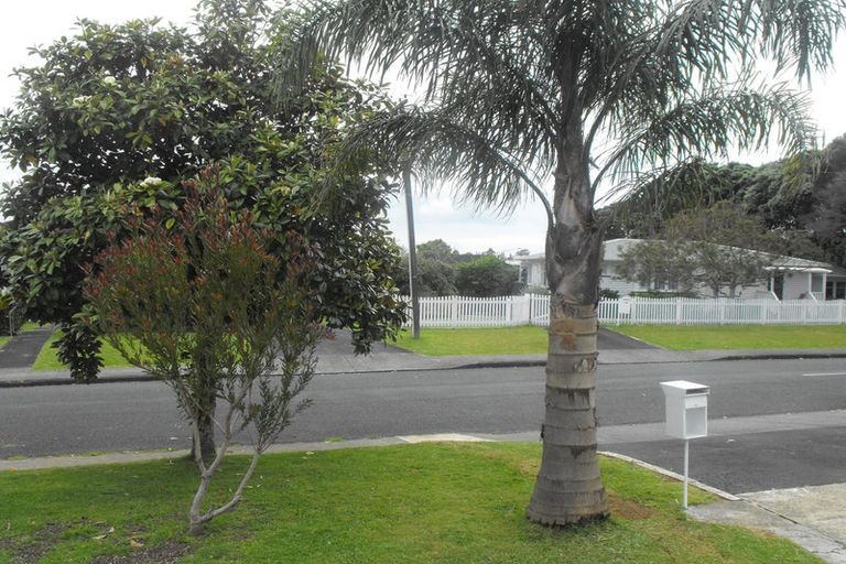 Photo of property in 20 Brandon Road, Glen Eden, Auckland, 0602