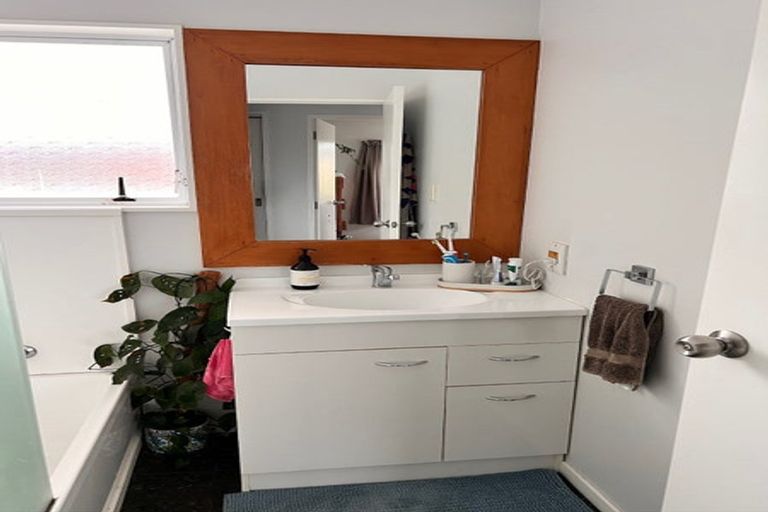 Photo of property in 10b De Quincey Terrace, Highland Park, Auckland, 2010