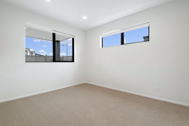 Photo of property in 25 Viridian Avenue, Rosehill, Papakura, 2113