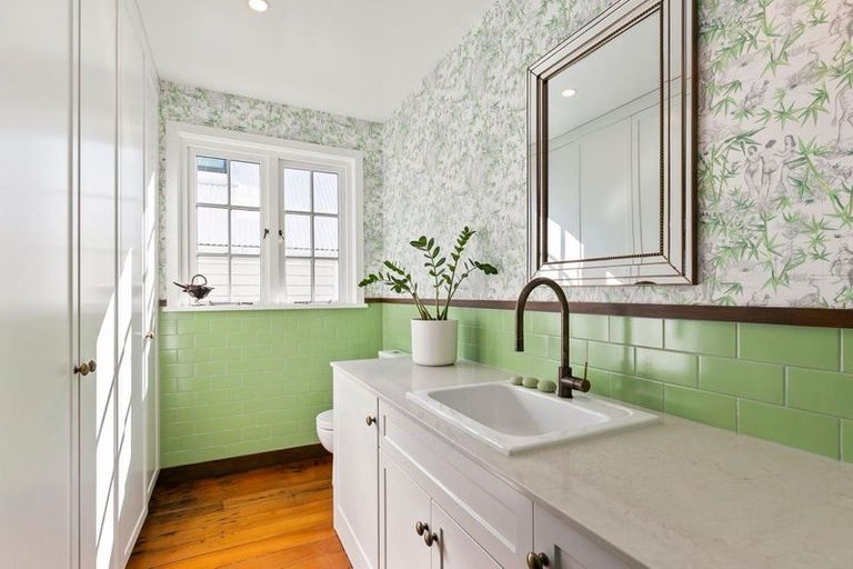 Photo of property in 43 Pirie Street, Mount Victoria, Wellington, 6011