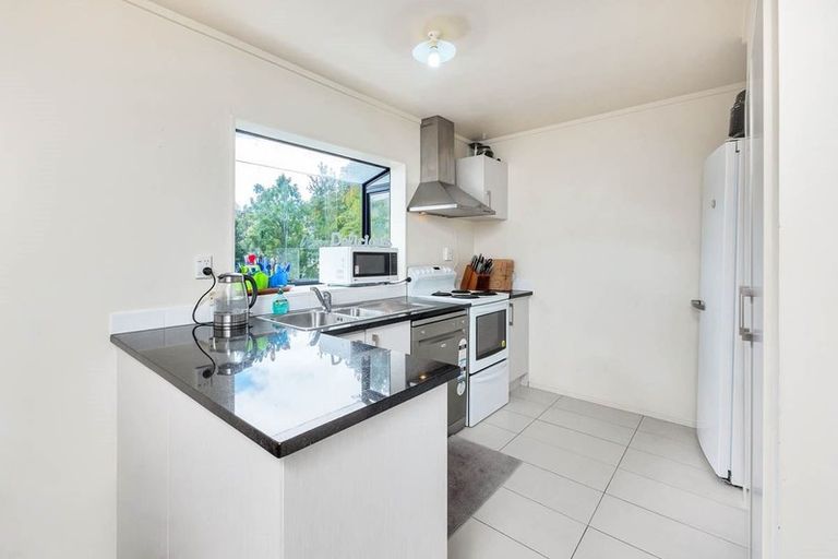Photo of property in 2/8 Mchardy Place, Glenfield, Auckland, 0627