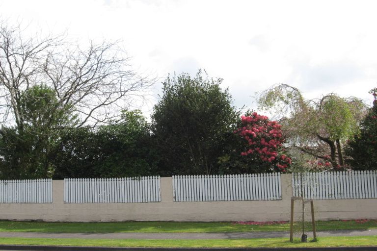 Photo of property in 2 Capricorn Place, Kawaha Point, Rotorua, 3010
