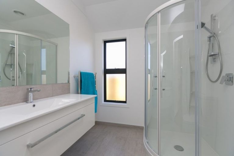 Photo of property in 3f Honeyfield Drive, Whalers Gate, New Plymouth, 4310