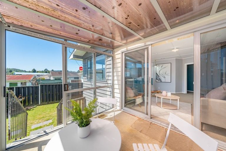 Photo of property in 37 Hillside Drive, Maoribank, Upper Hutt, 5018